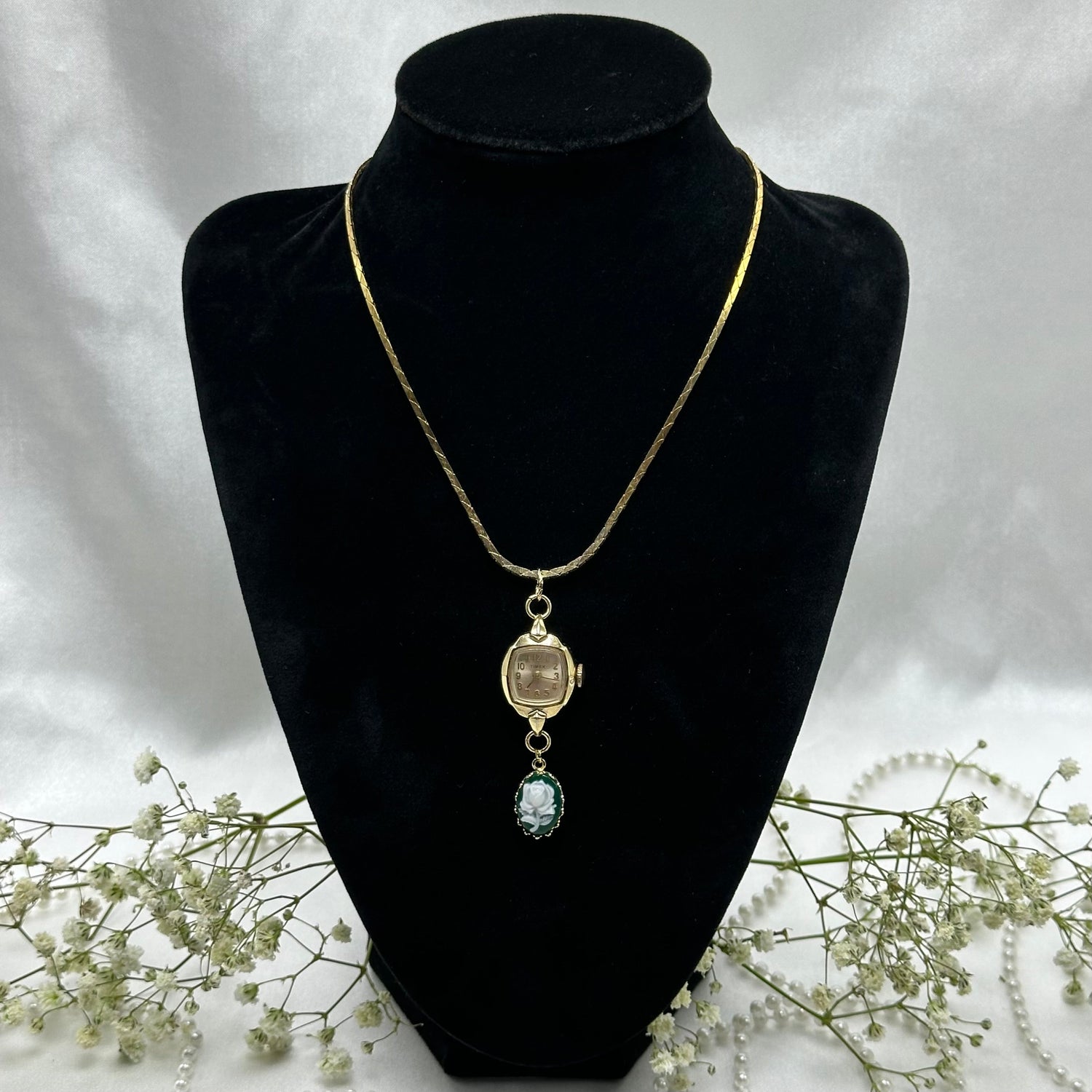 Necklaces & Pendants