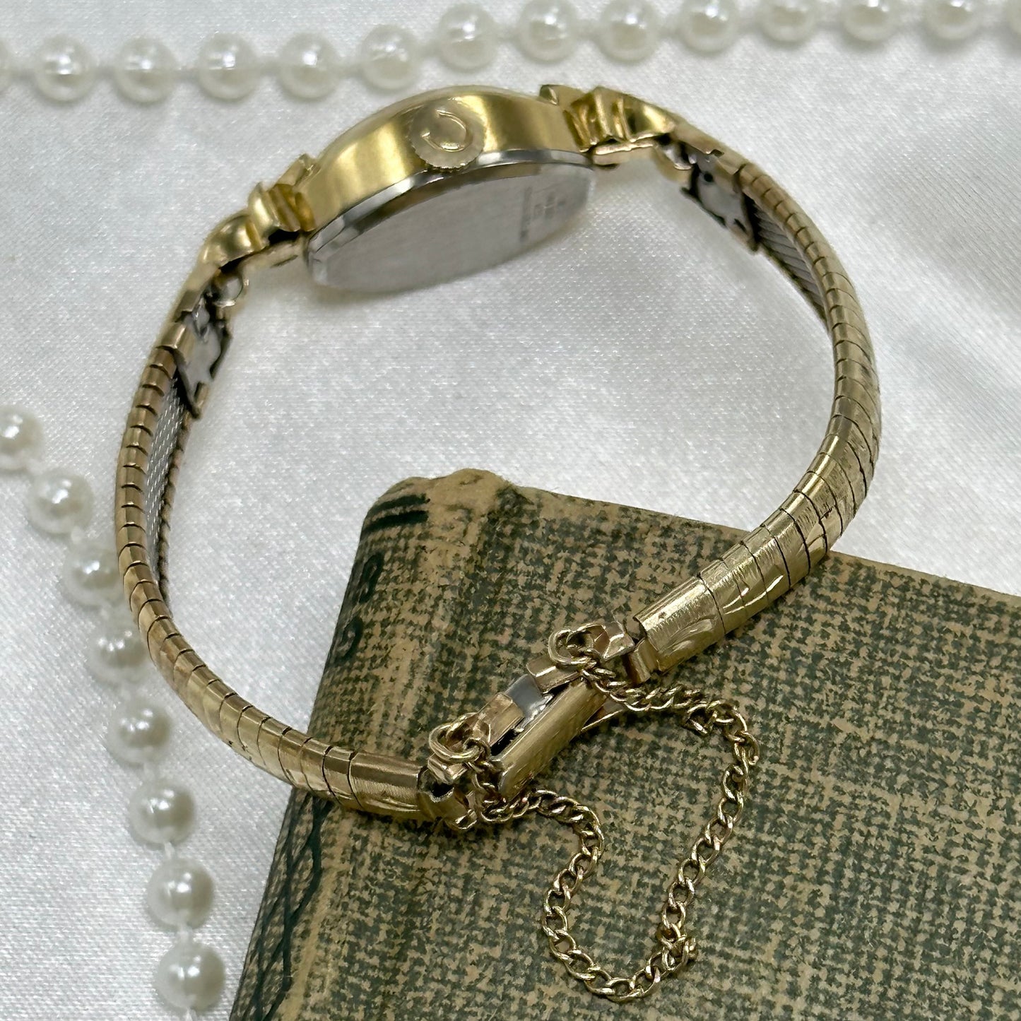 1971 10k RGP Wind-Up Caravelle Cocktail Watch with Detailed Band