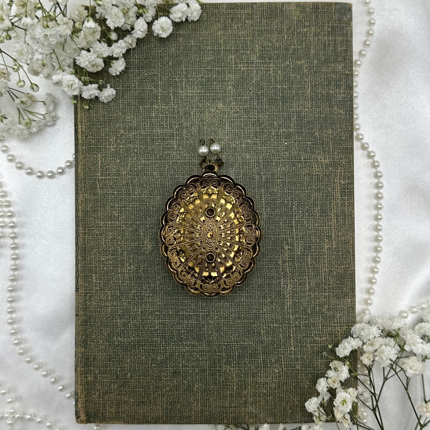 Vintage Filigree Cameo Pendant