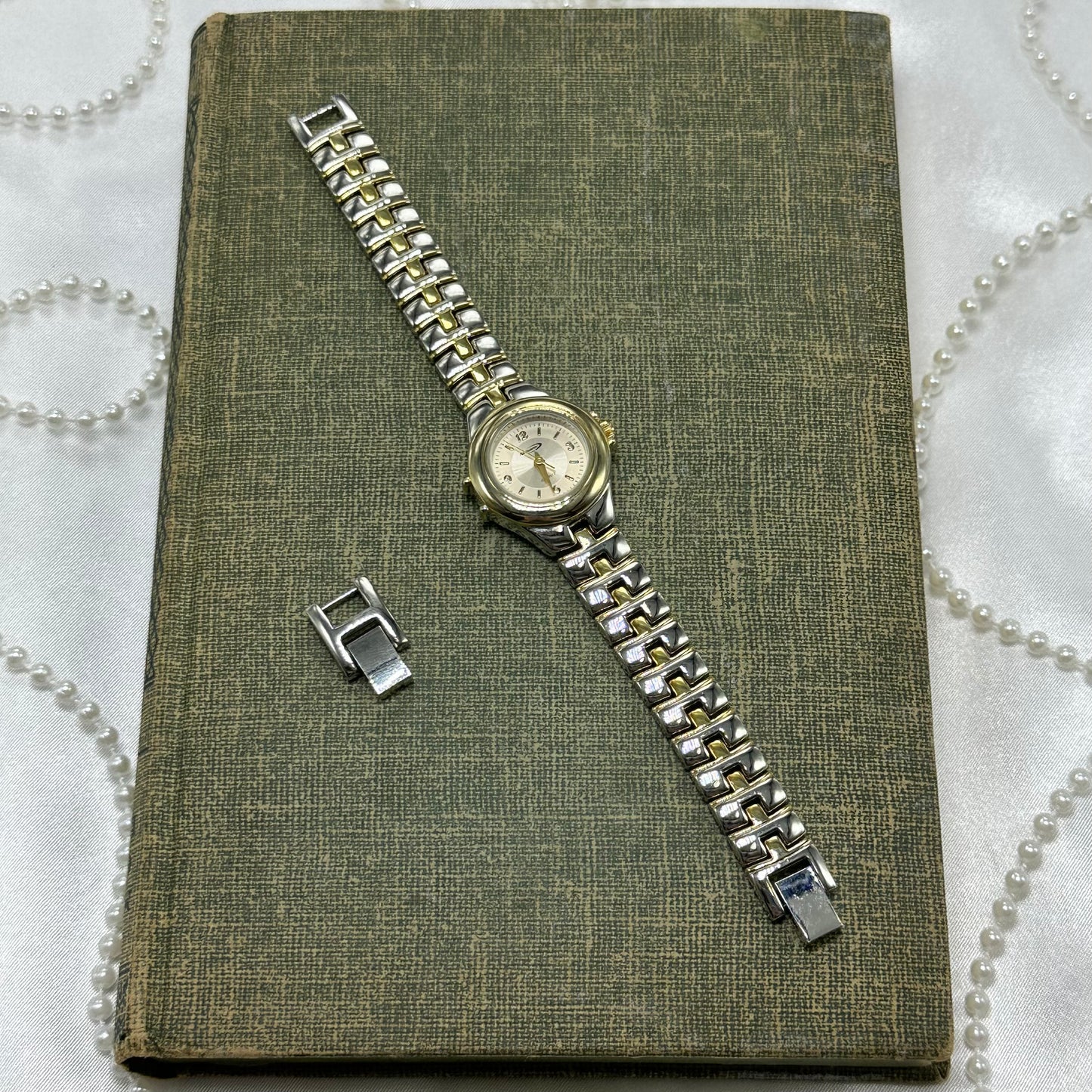 Two-Tone Round Dial Nelsonic Watch