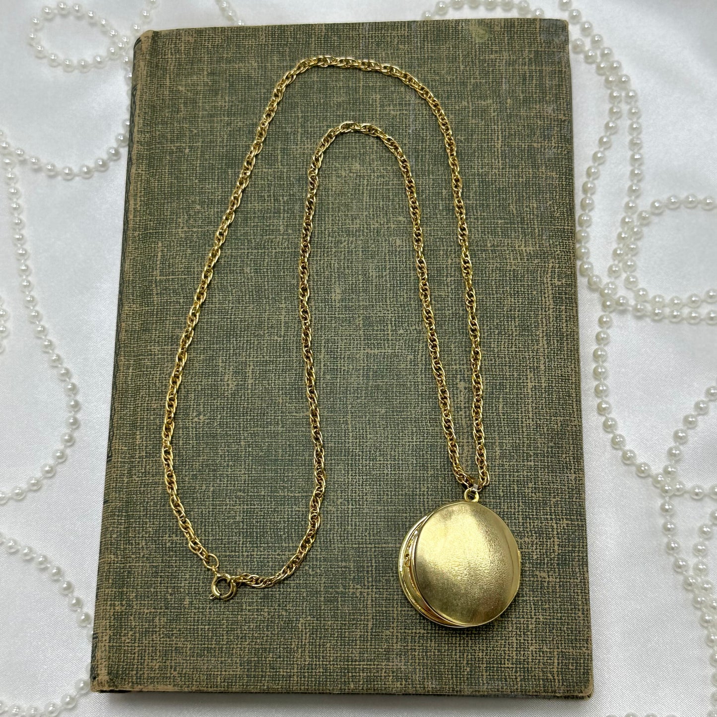 Vintage Floral Filigree Round Locket Necklace
