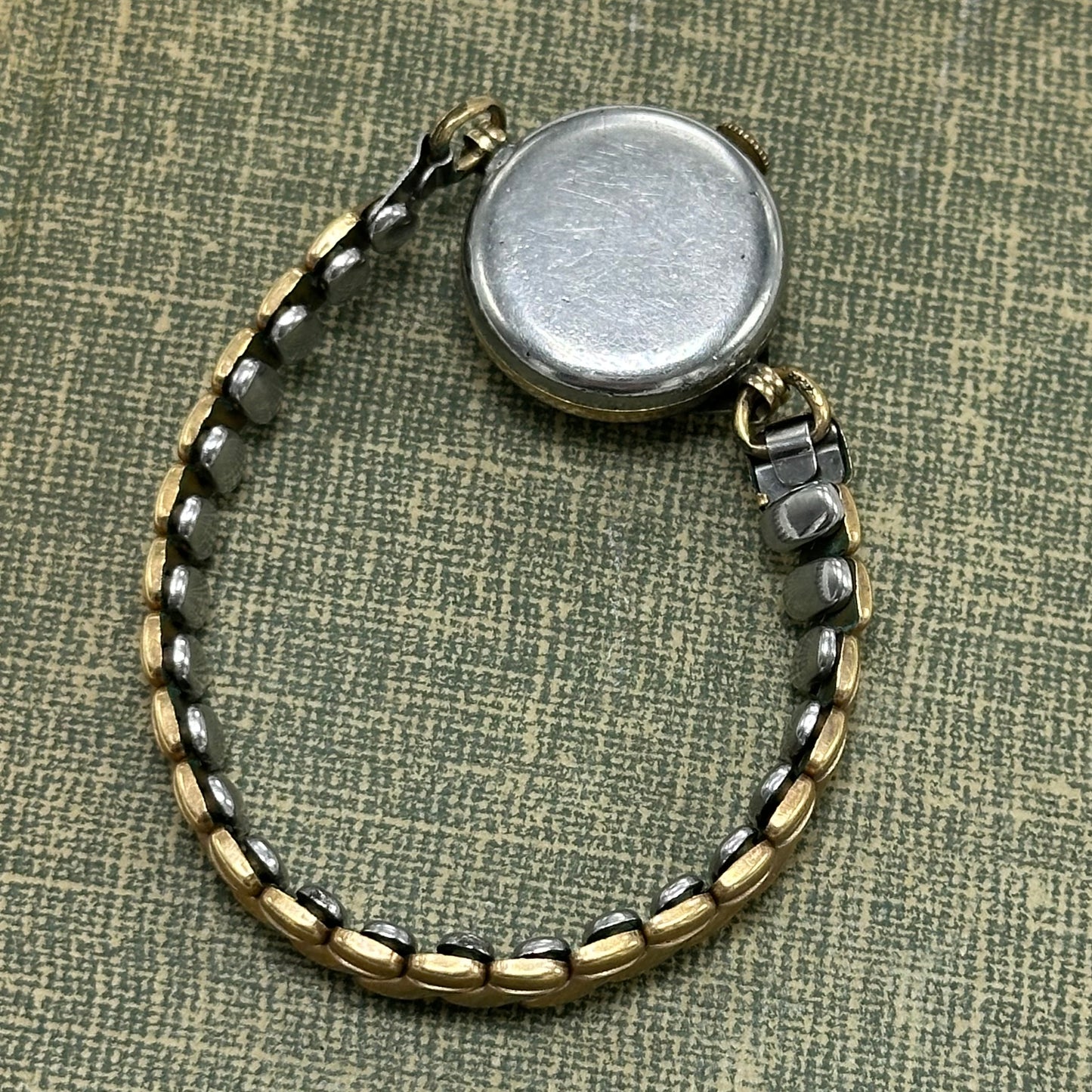 Vintage 1940's Gold Round Dial Harvel Wind-Up Watch