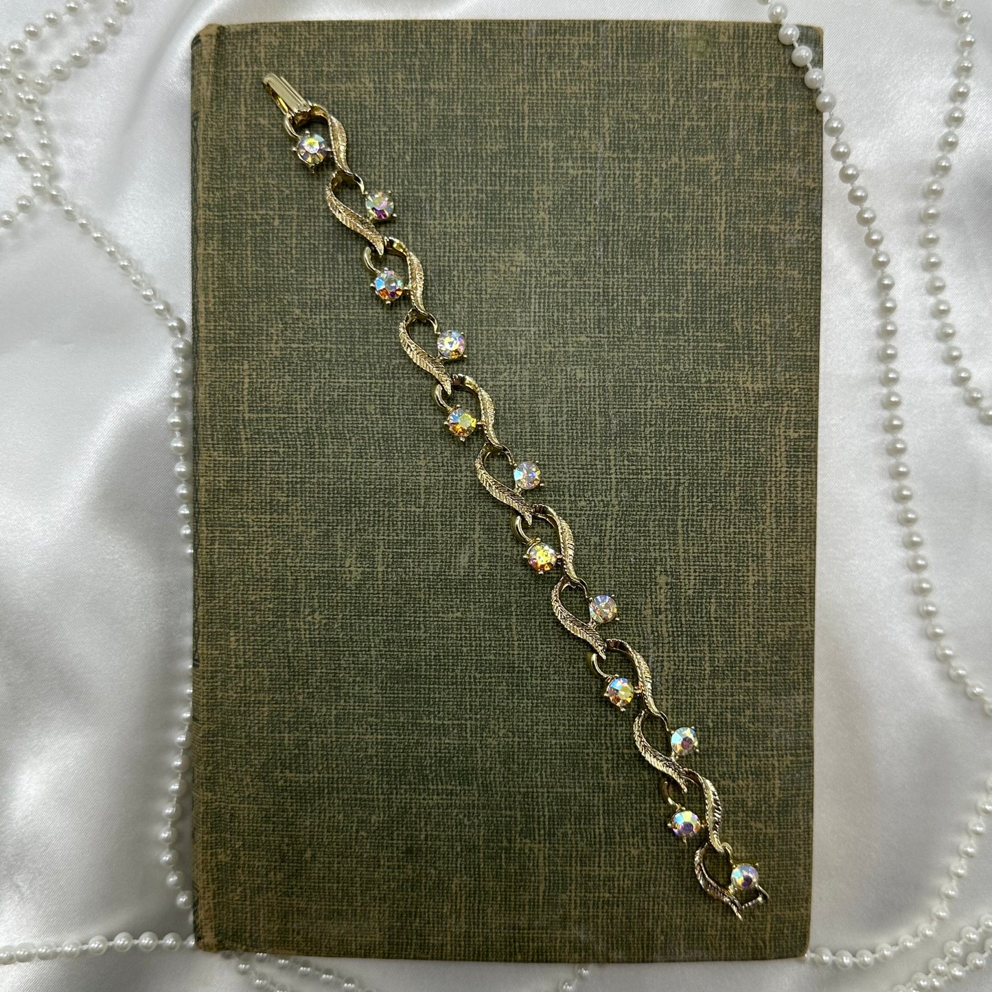Vintage Gold Iridescent Bracelet