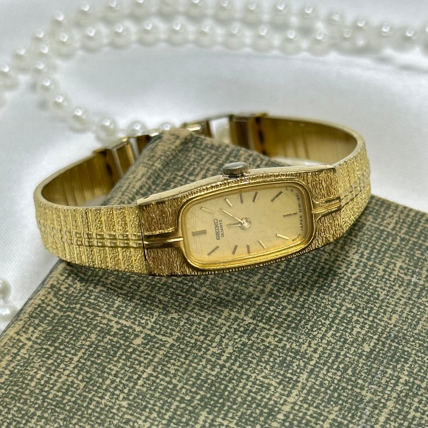 Dainty Vintage Seiko Watch with Rectangle Dial