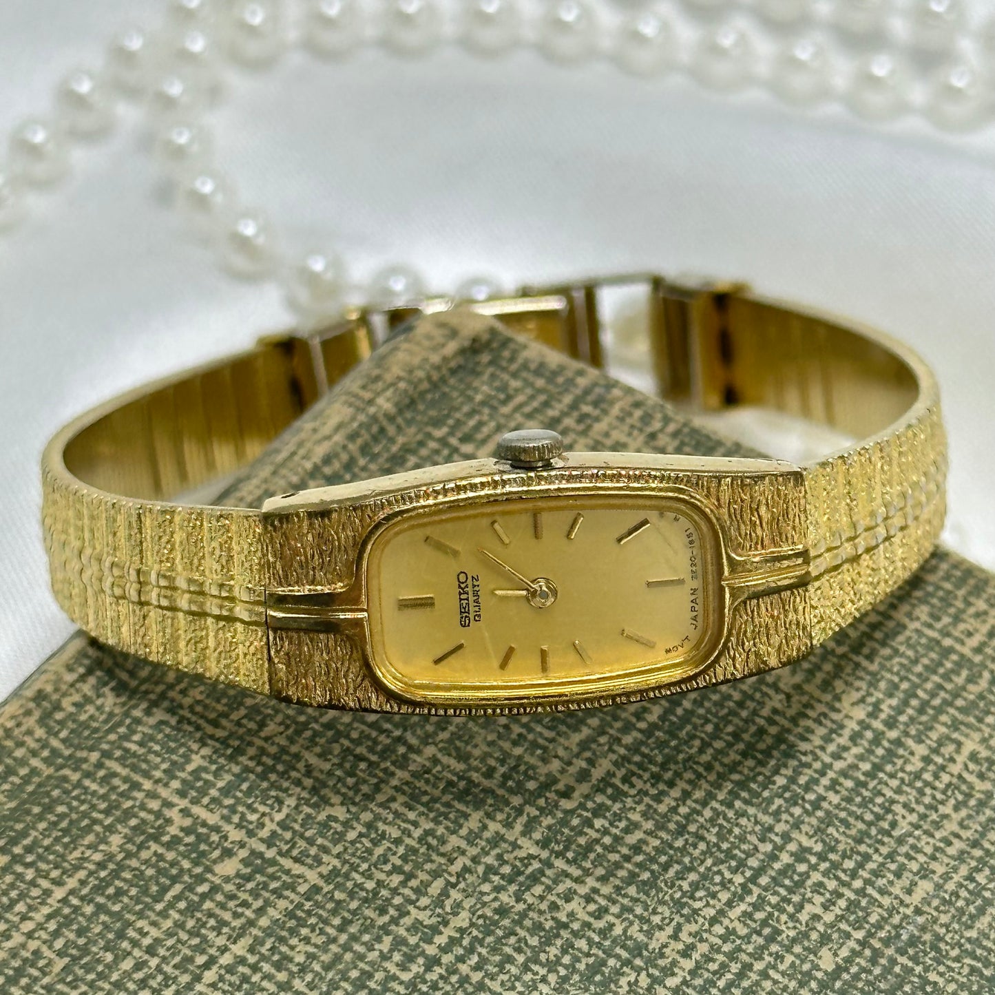 Dainty Vintage Seiko Watch with Rectangle Dial