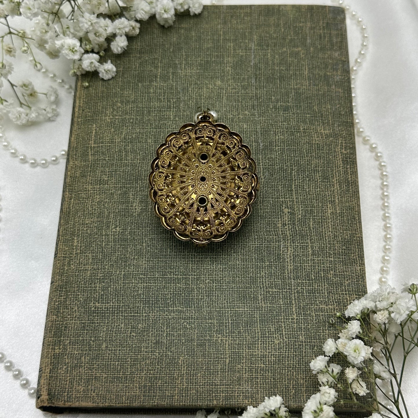 Vintage Filigree Cameo Pendant