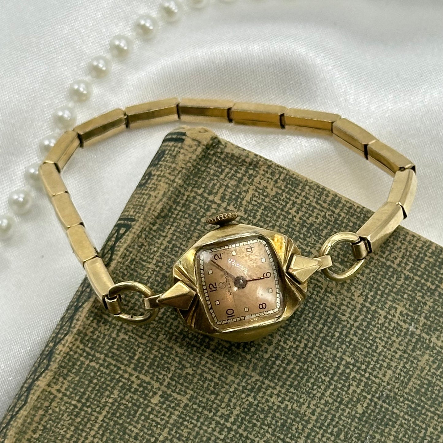 Vintage 1940's Helbros Wind Up Watch
