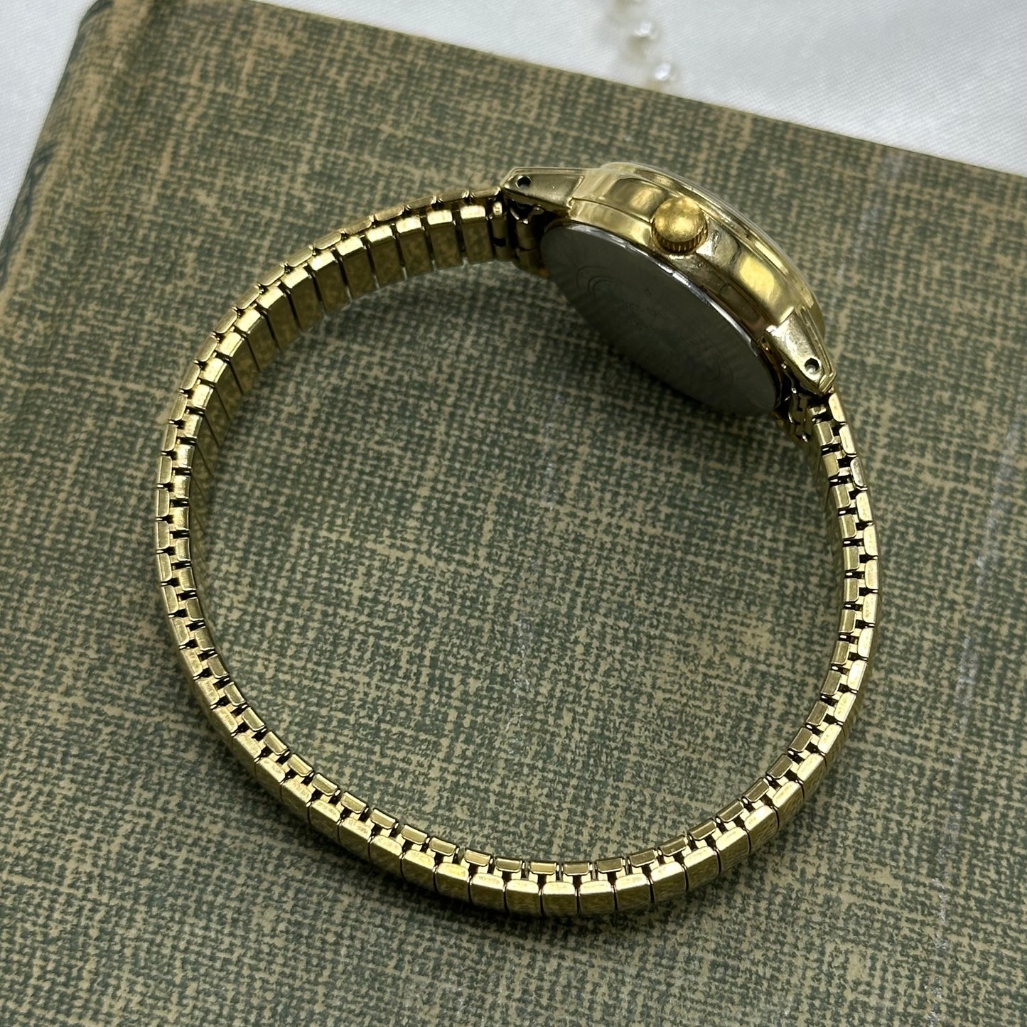Simple Gold Round Dial Watch
