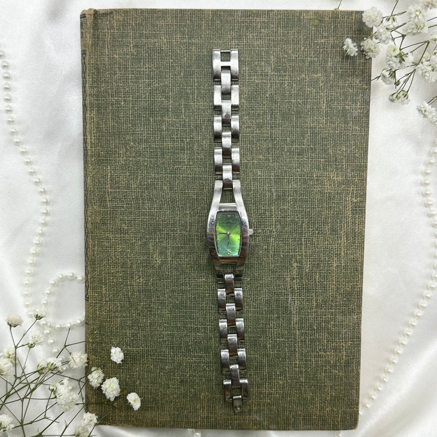 Silver tone Fossil watch with blue and green iridescent dial