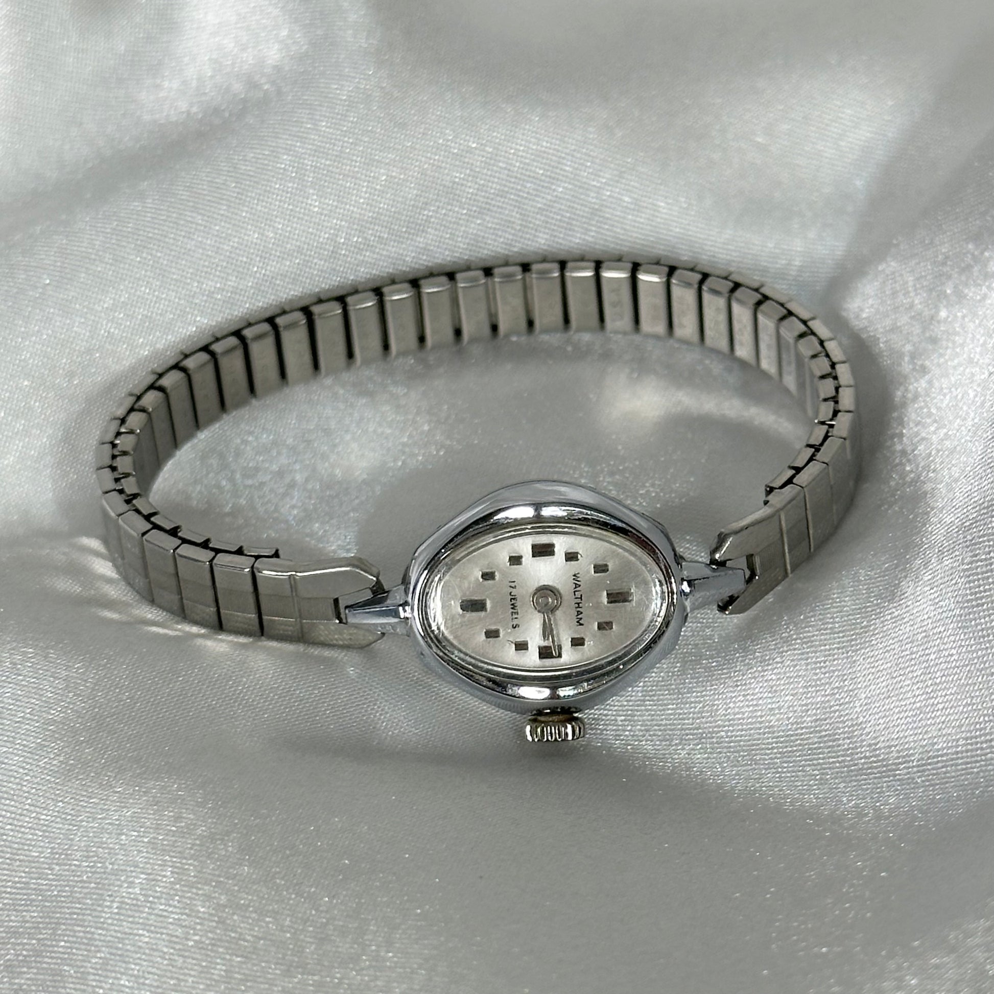 Silver tone Waltham 17 Jewels manual winding watch