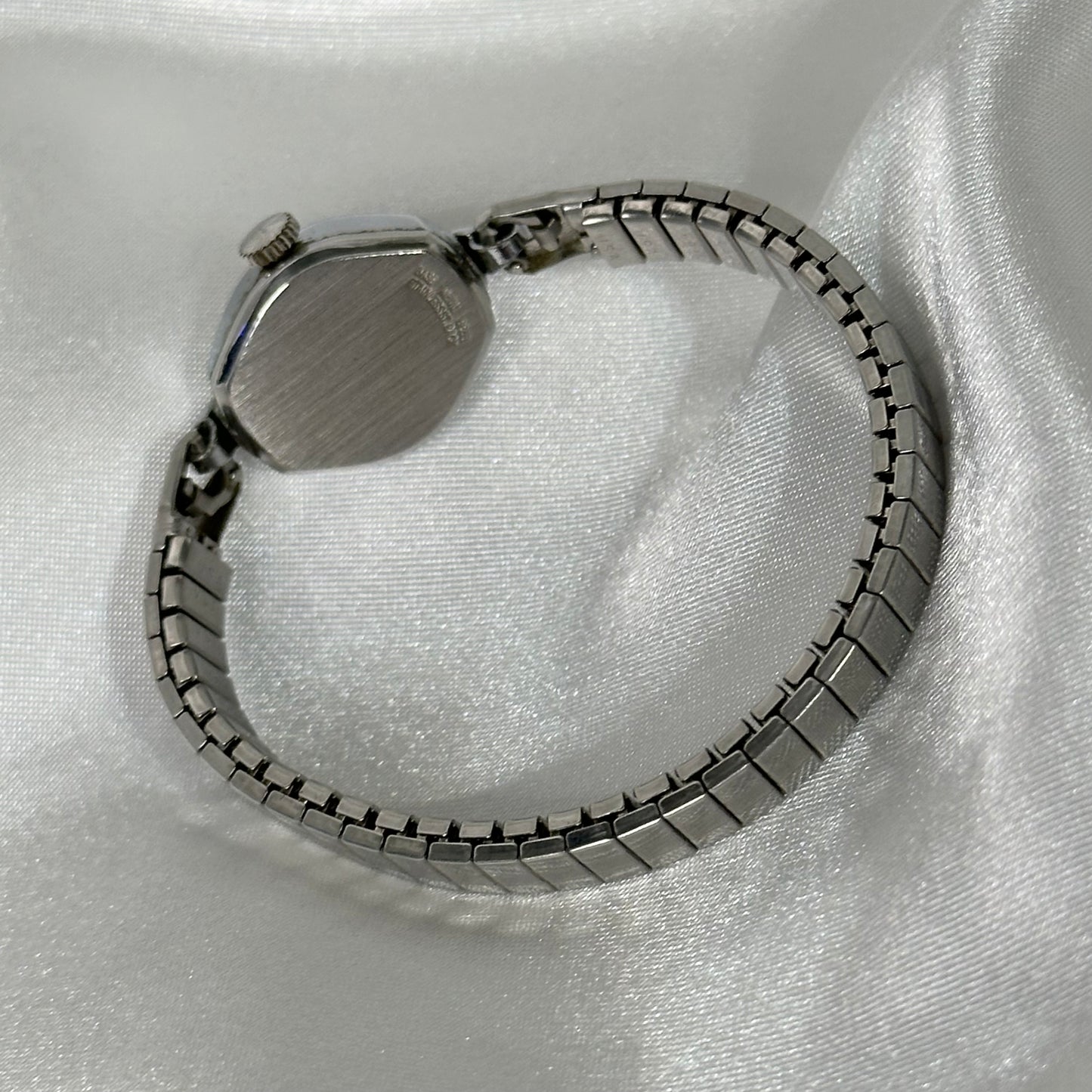 Silver tone Waltham 17 Jewels manual winding watch with stretchable band