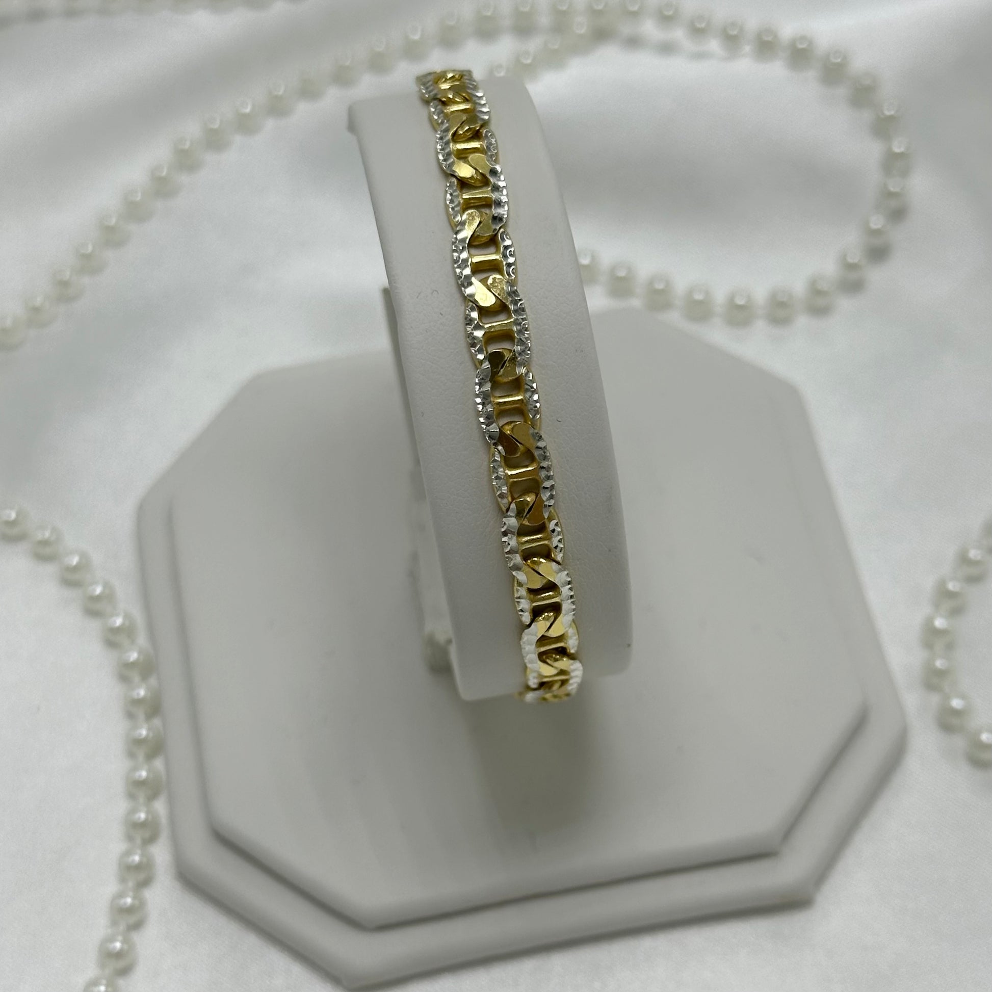 Vintage .925 gold plated gucci link chain bracelet with and diamond cut edges.