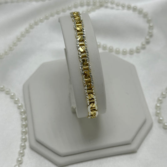 Vintage .925 gold plated gucci link chain bracelet with and diamond cut edges.