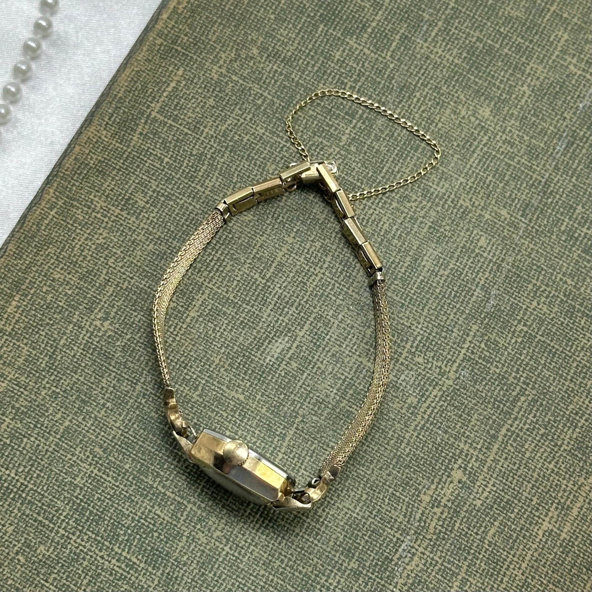 Vintage Caravelle manual winding watch with clasp band from the 1960