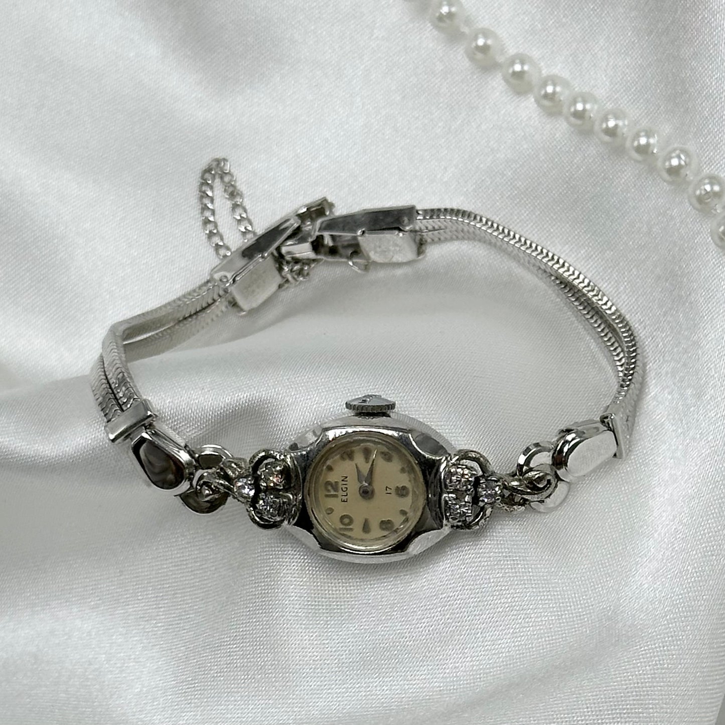 Vintage Elgin 12k rolled gold-plated manual winding watch with clasp band from 1962. Watch comes with original ELGIN crown
