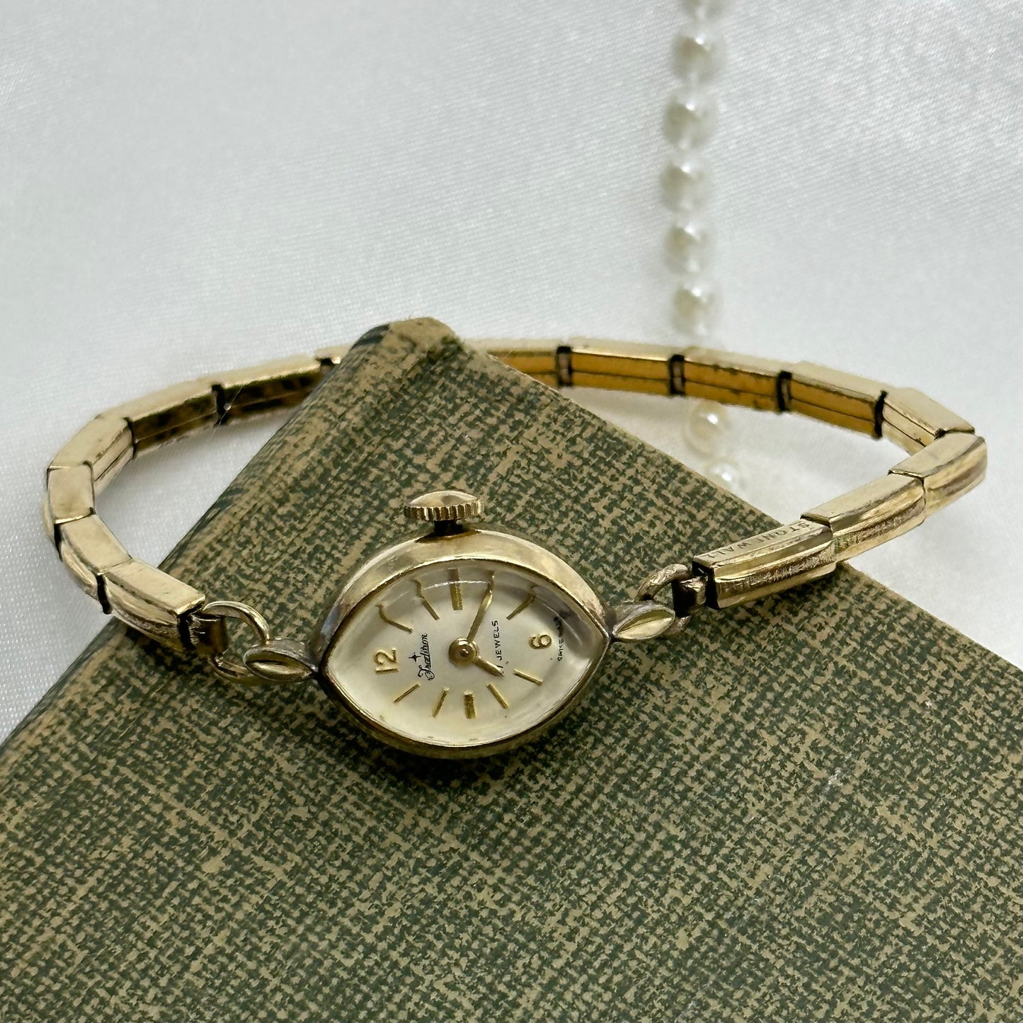 Vintage Tradition 17 Jewels 10k rolled gold-plated manual winding Swiss made watch with 10k gold filled stretchable band