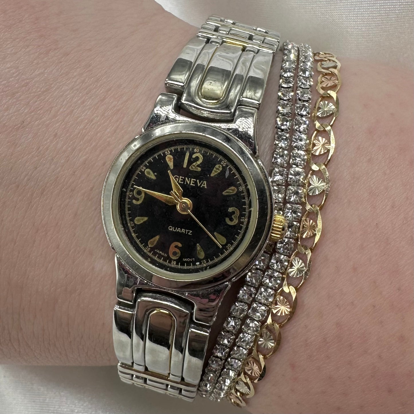 Vintage two-tone Geneva black dial women's watch with quartz movement