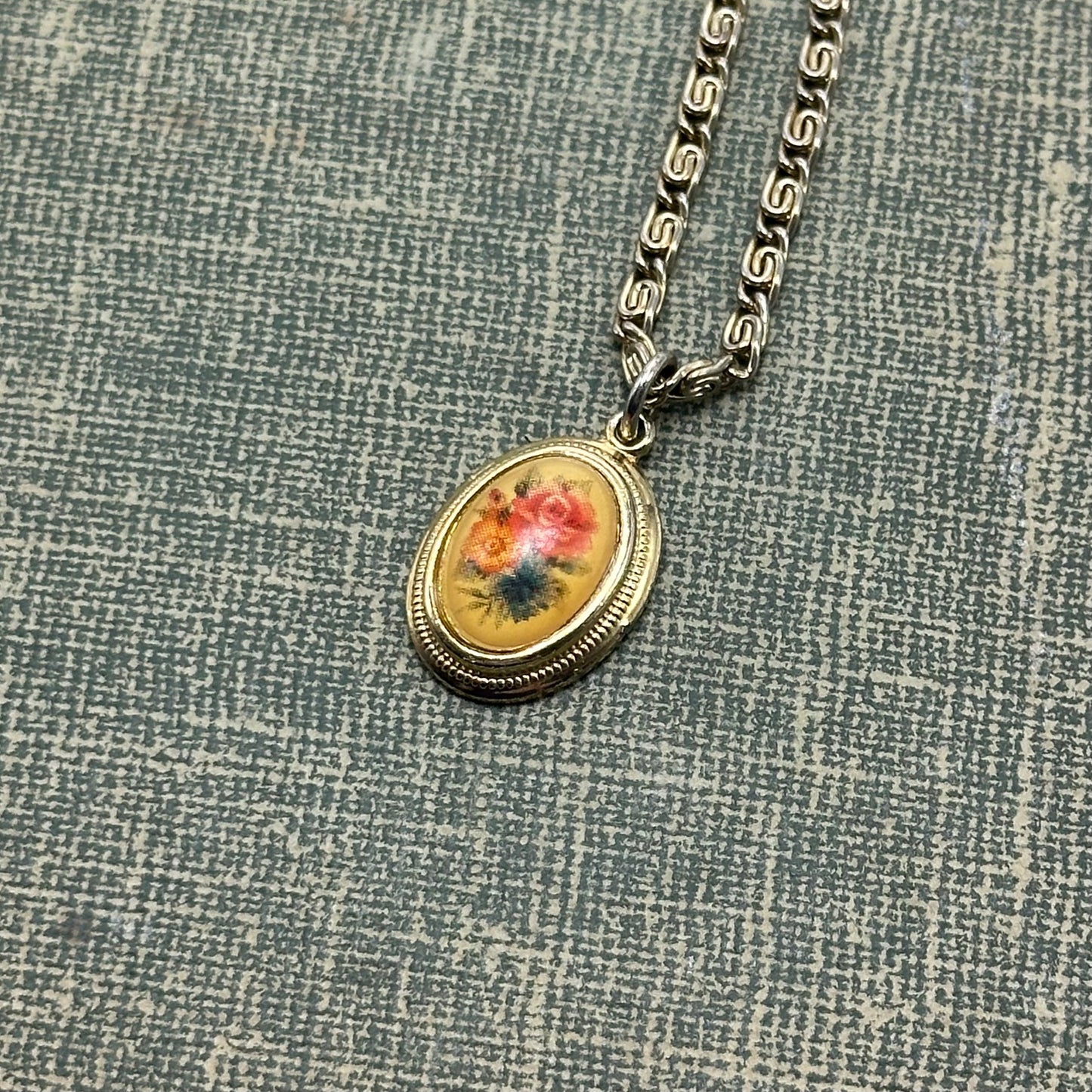 Vintage Flowers Pendant Necklace