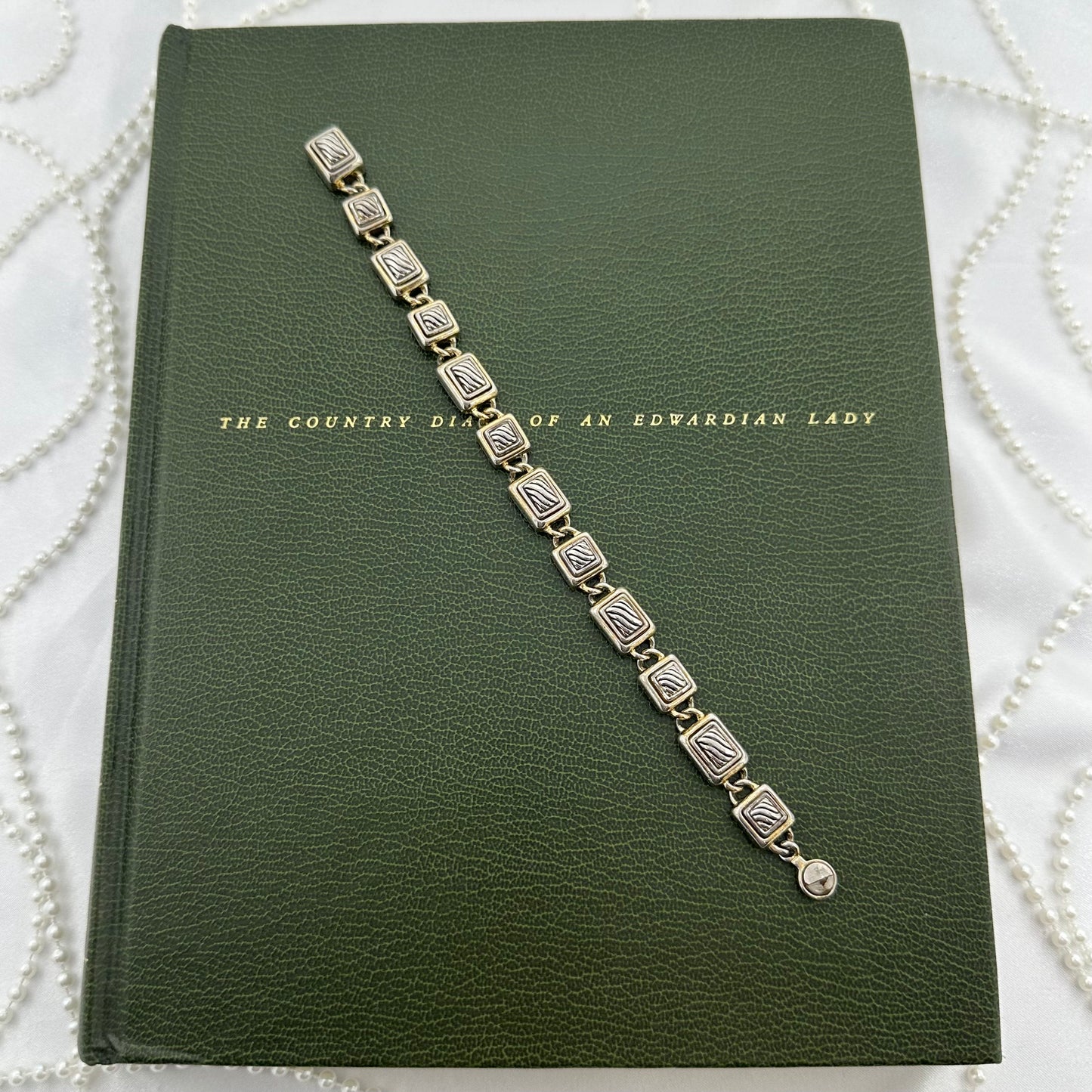 Two-Tone Geometric Bracelet with Magnetic Clasp