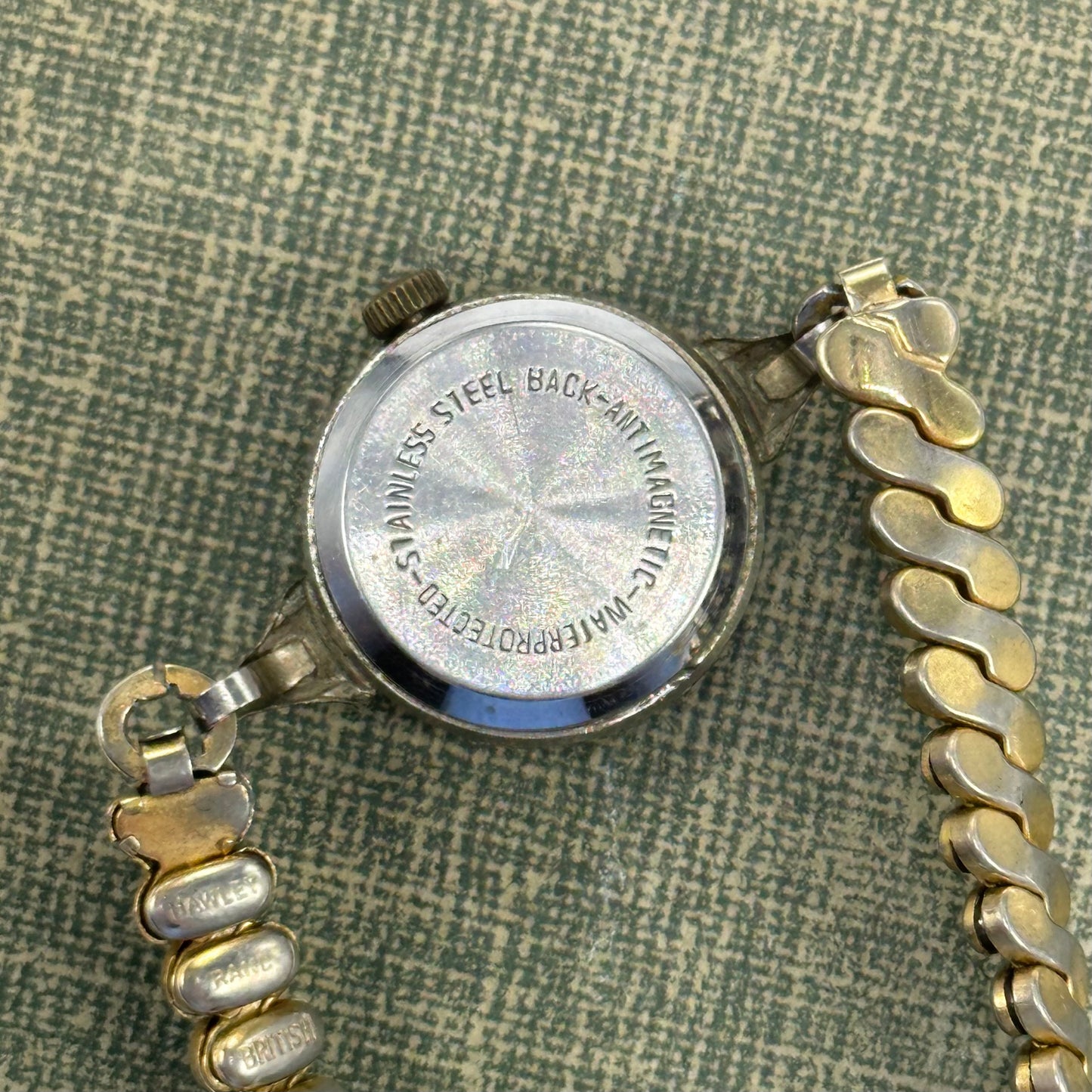 Vintage Round Dial Gold Dorset Wind-Up Watch