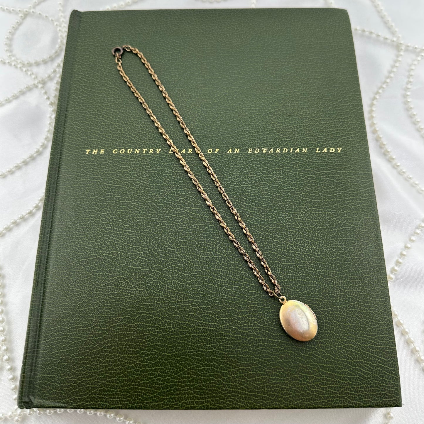 Dainty Vintage Floral Locket Necklace