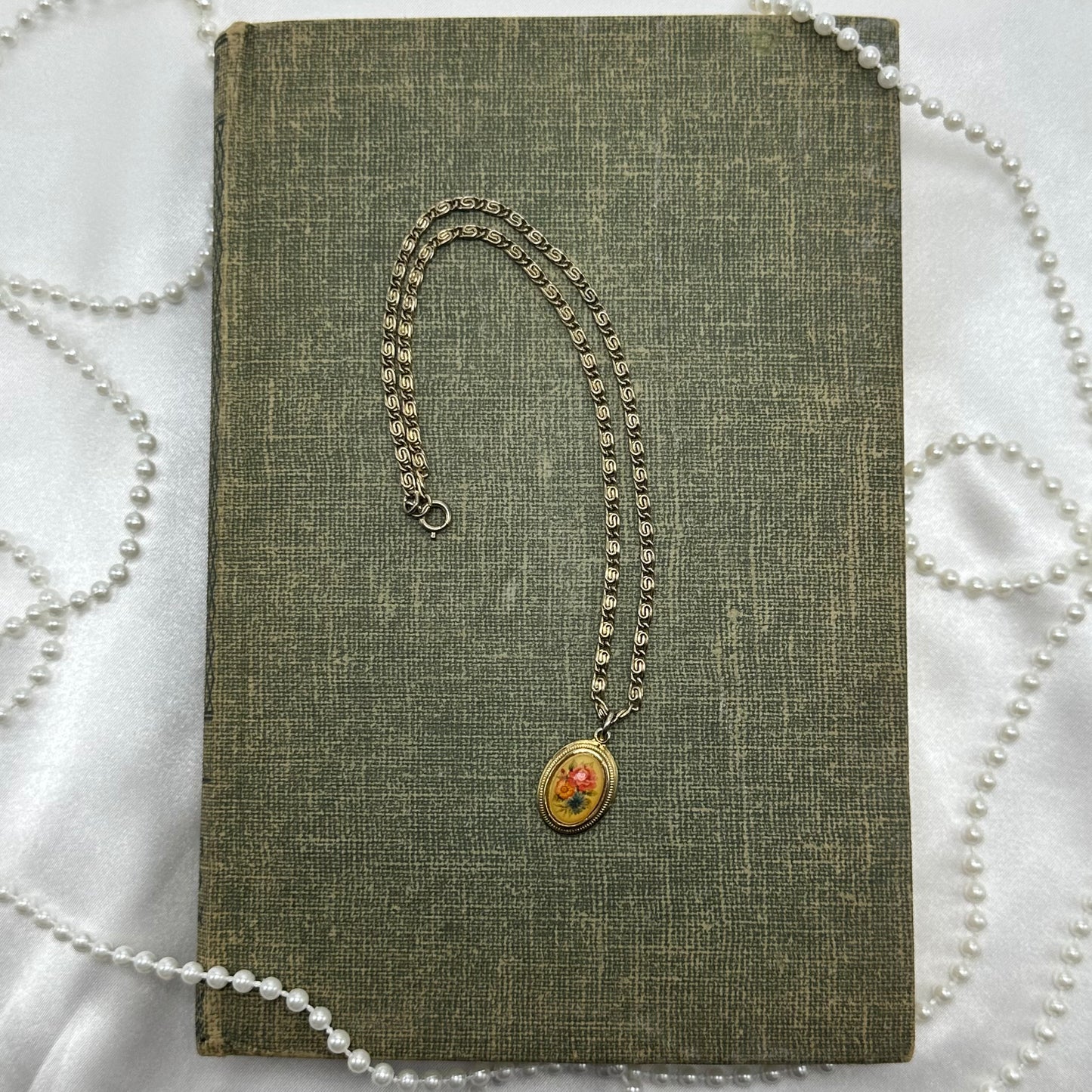 Vintage Flowers Pendant Necklace