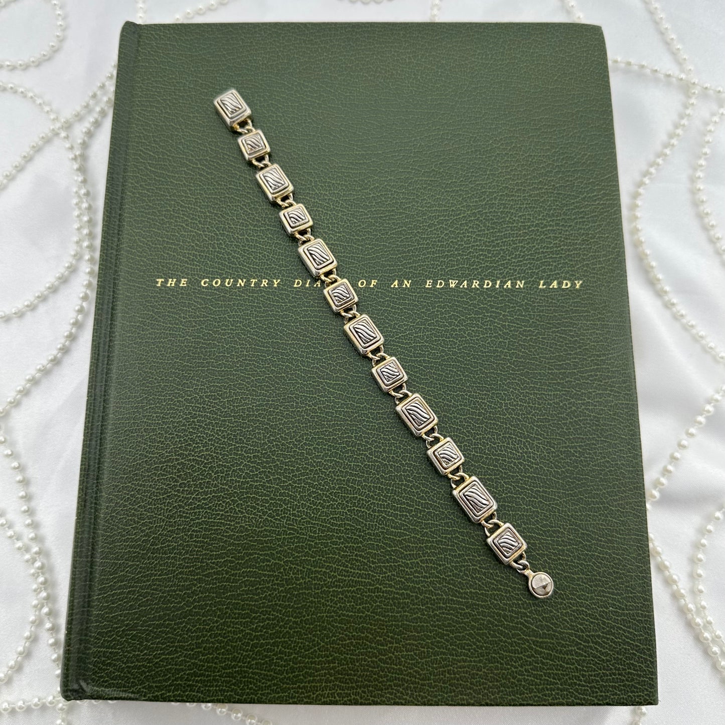 Two-Tone Geometric Bracelet with Magnetic Clasp
