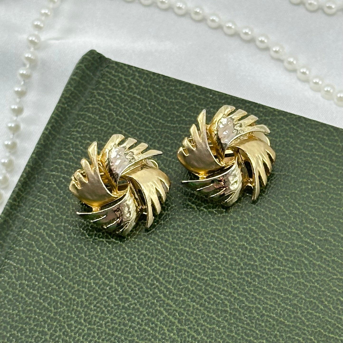 Chunky Gold Starburst Vintage Clip On Earrings