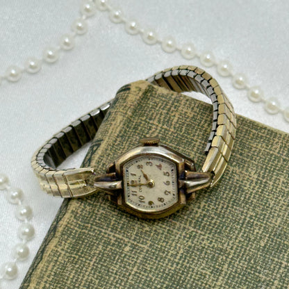 Dainty Gold Vintage Central Wind-Up Watch