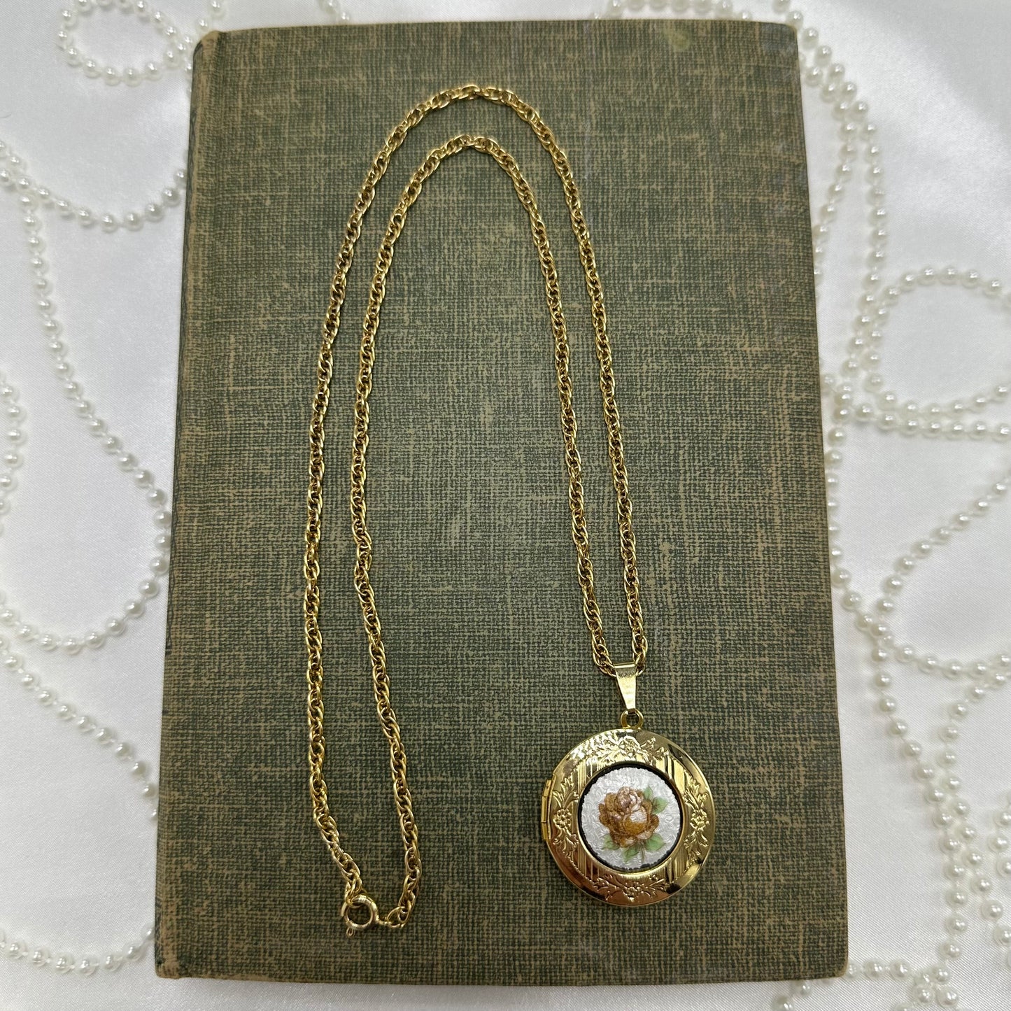 Vintage Floral Filigree Round Locket Necklace