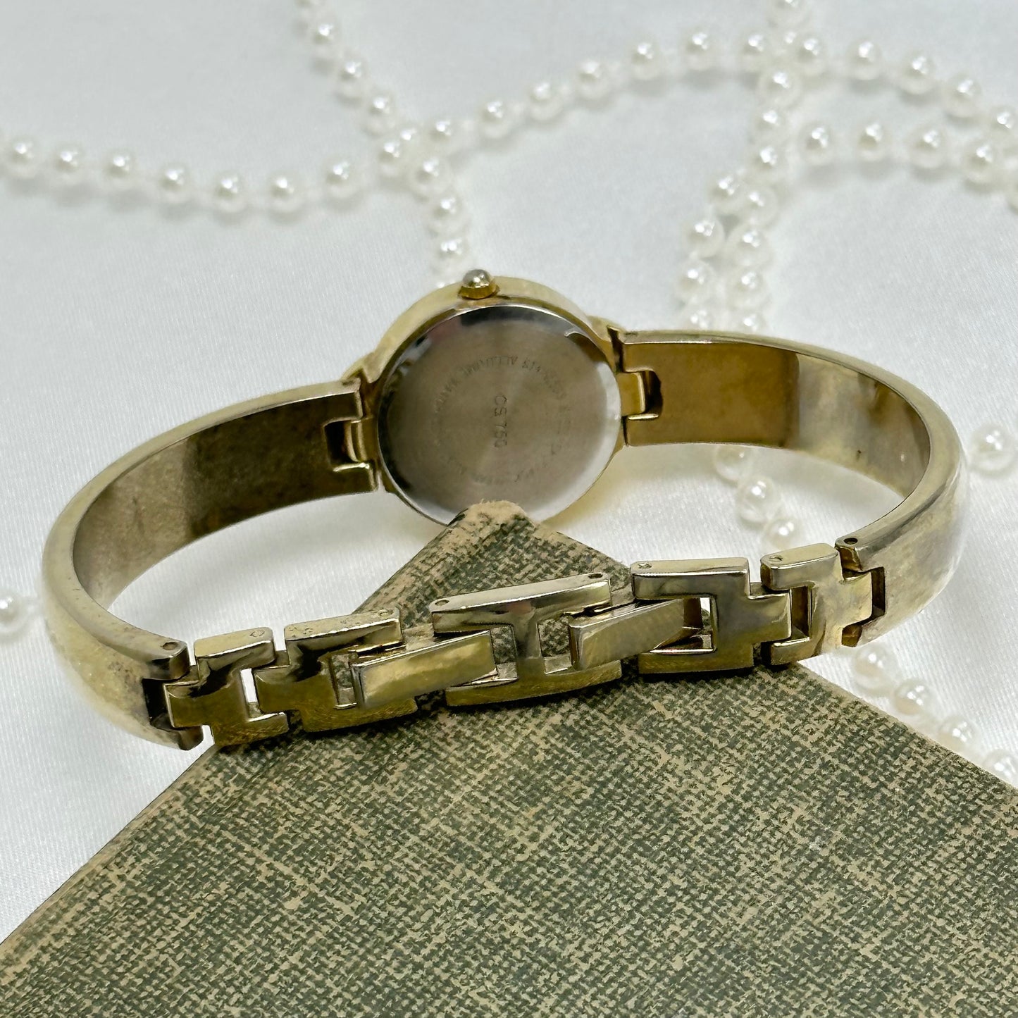 Gold Round Dial Vivani Watch