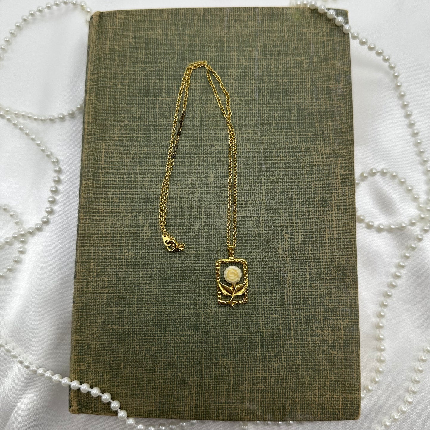 Vintage White Rose Necklace