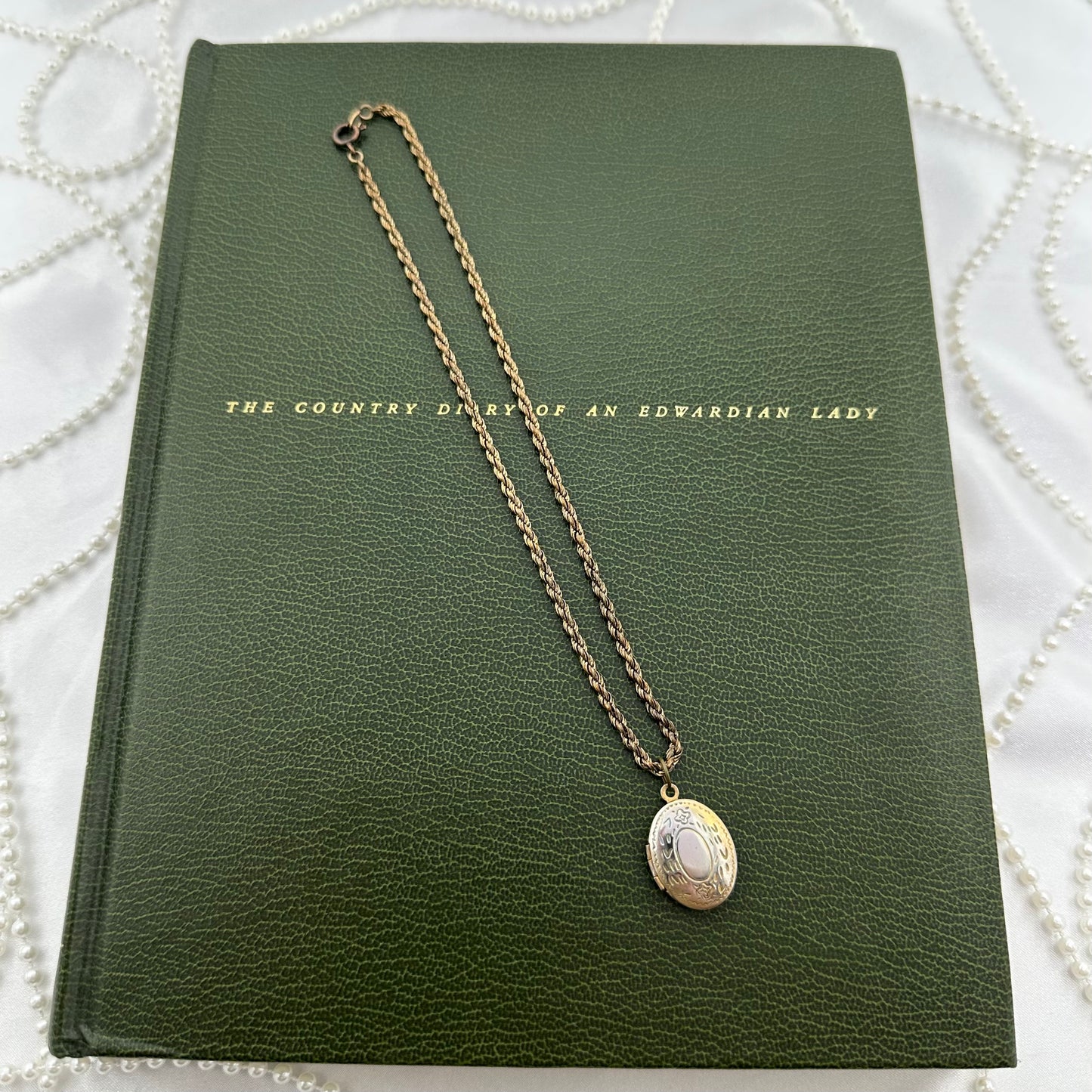 Dainty Vintage Floral Locket Necklace