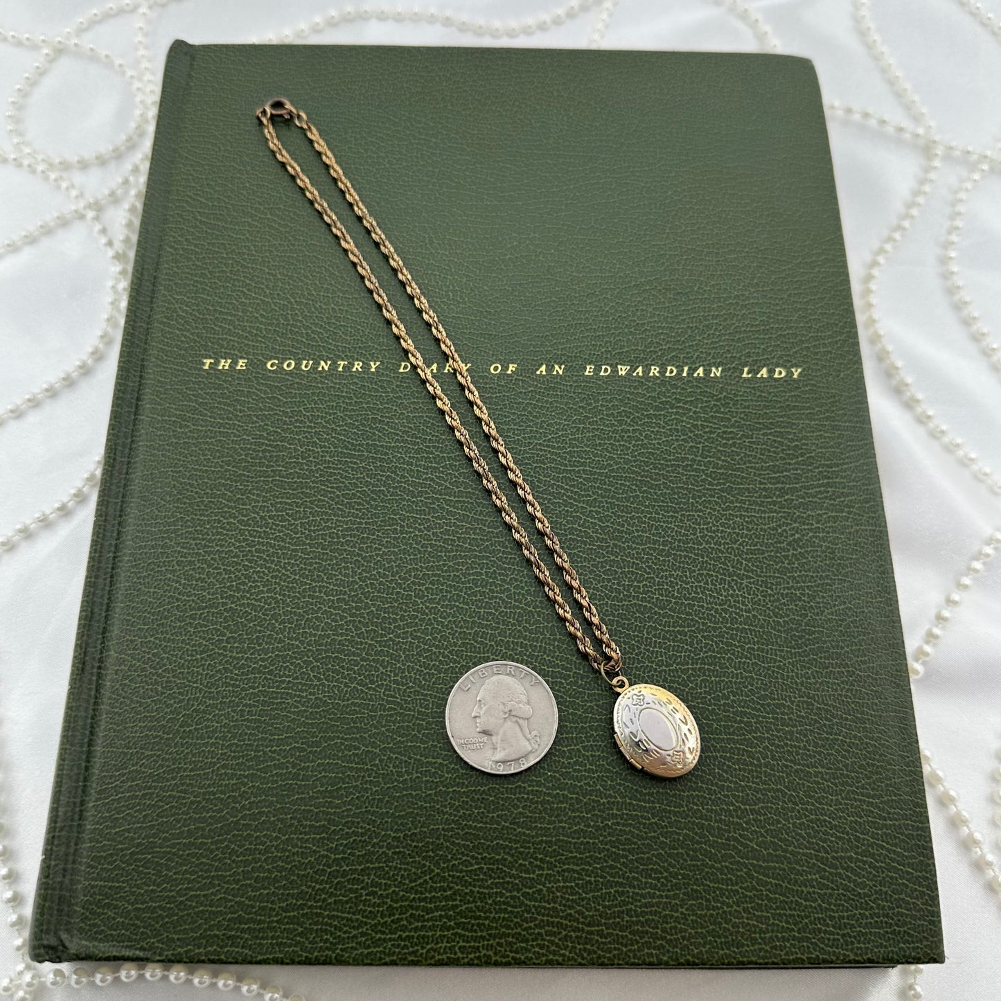 Dainty Vintage Floral Locket Necklace