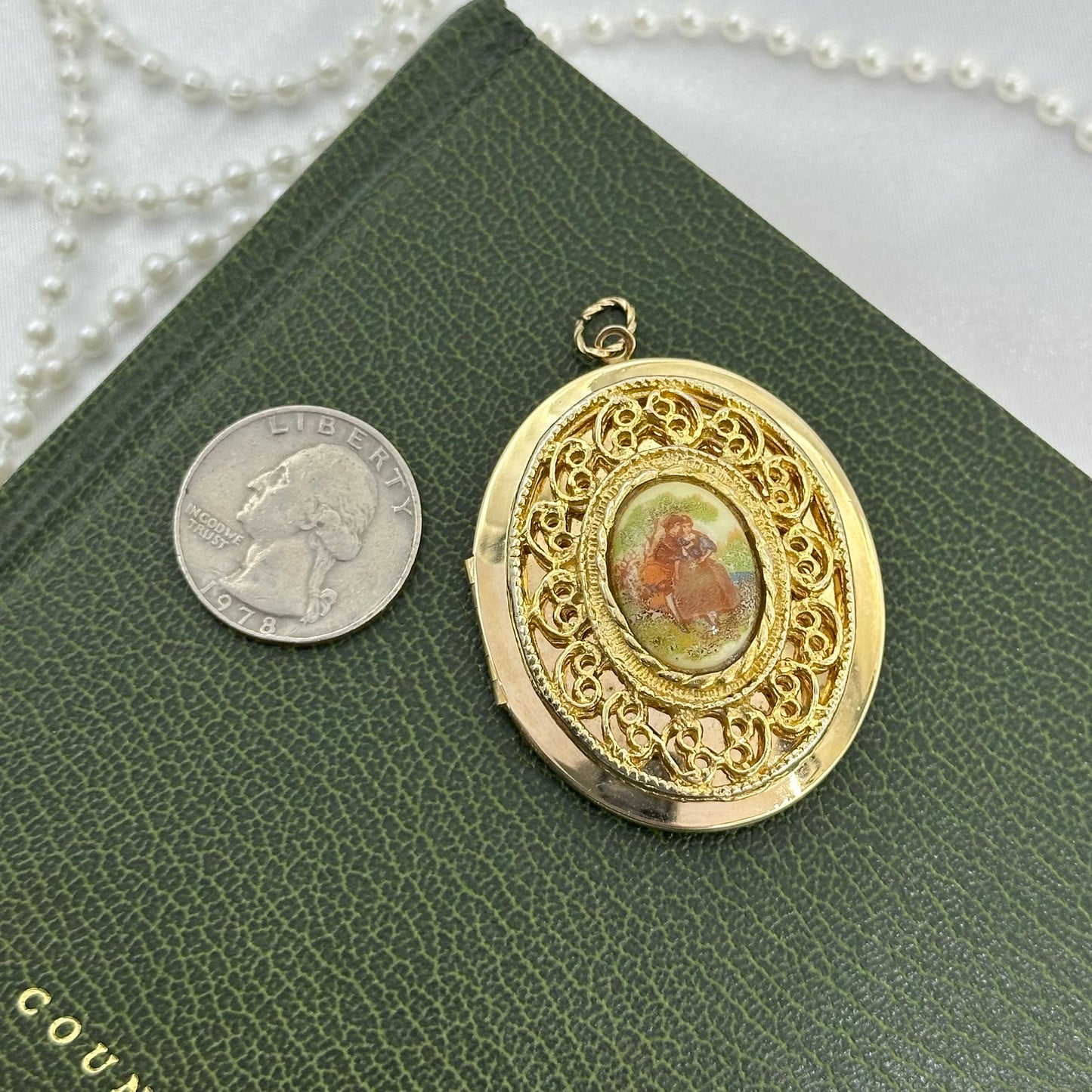 Gold Vintage Fragonard Couple Filigree Locket