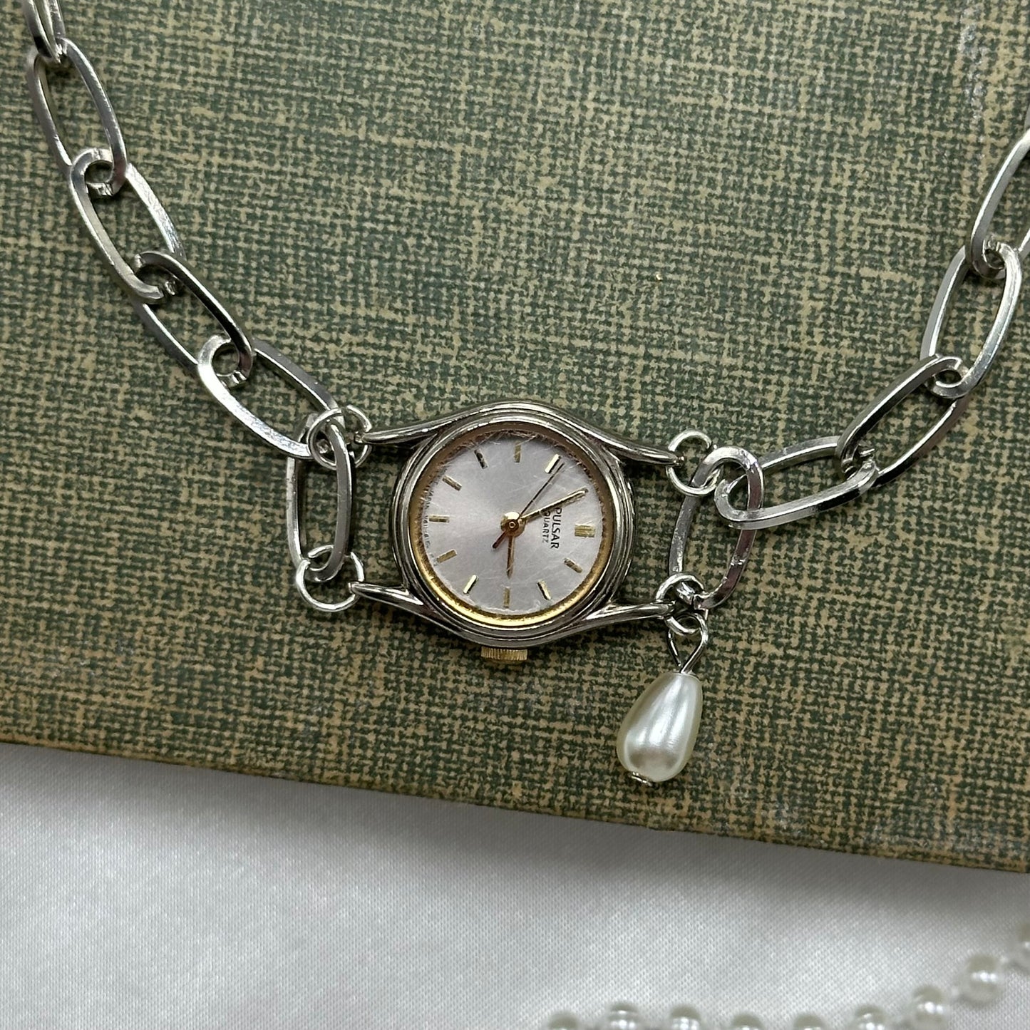 Chunky Chain Watch Choker with Pearl