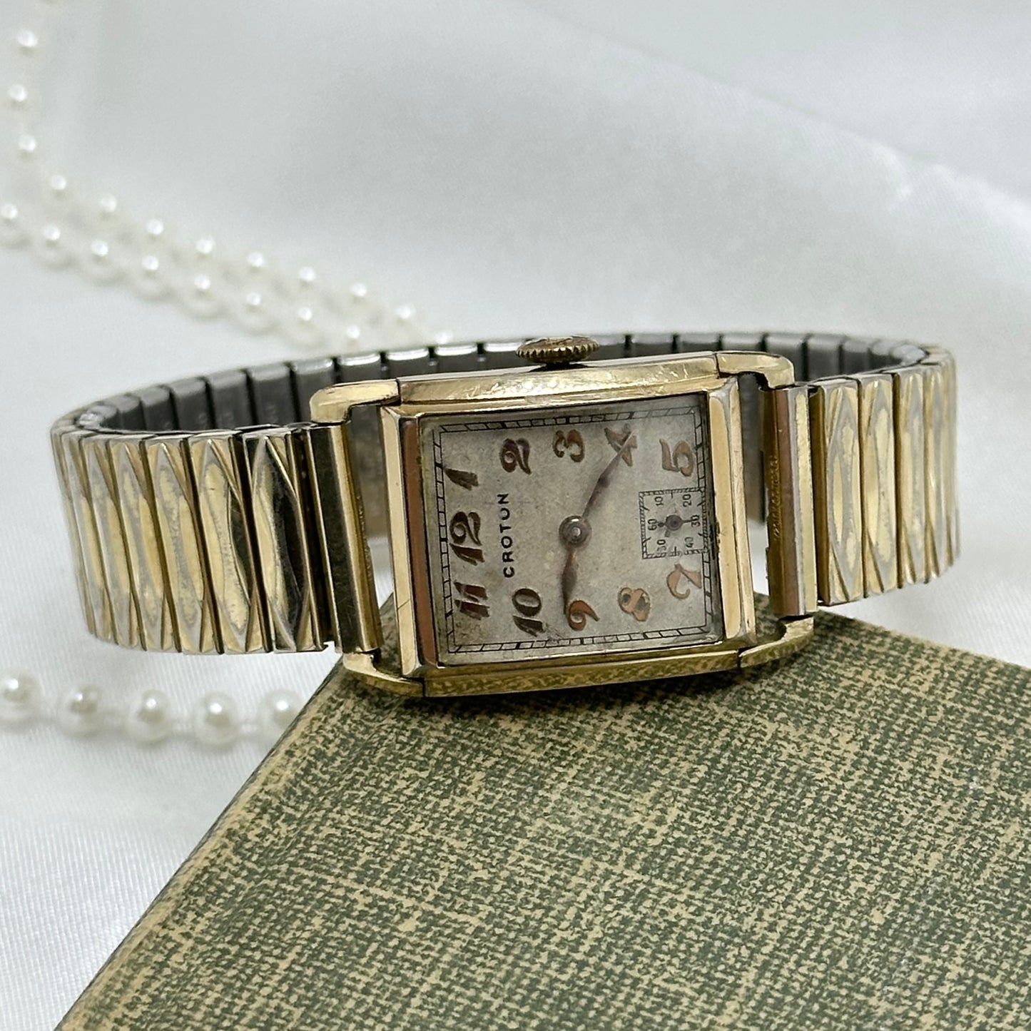 Art Deco Croton Vintage Swiss Made 7 Jewels Watch with Sub Second Hand