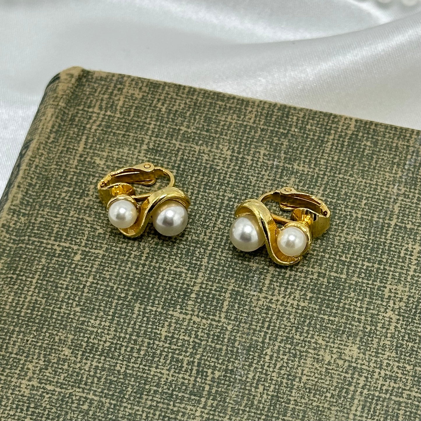 Vintage Clip On Pearl Earrings