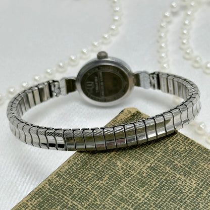 Classic Silver Round Dial Acqua Watch