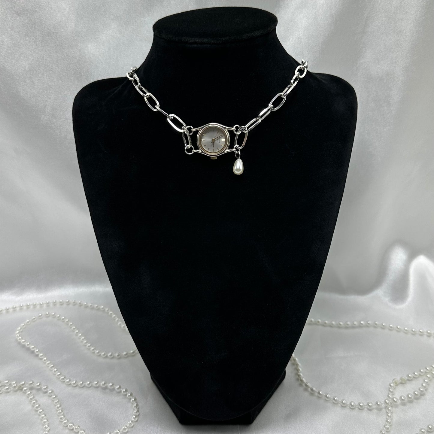 Chunky Chain Watch Choker with Pearl