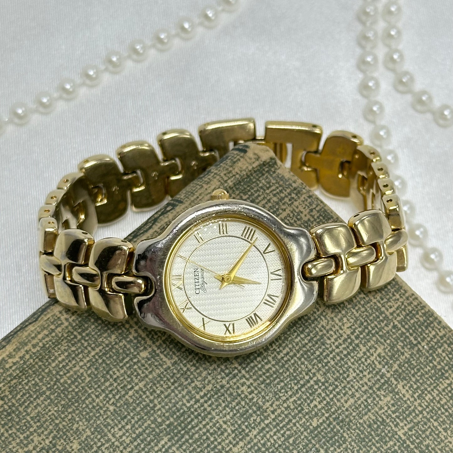 Vintage Gold Citizen Watch with Round Detailed Dial