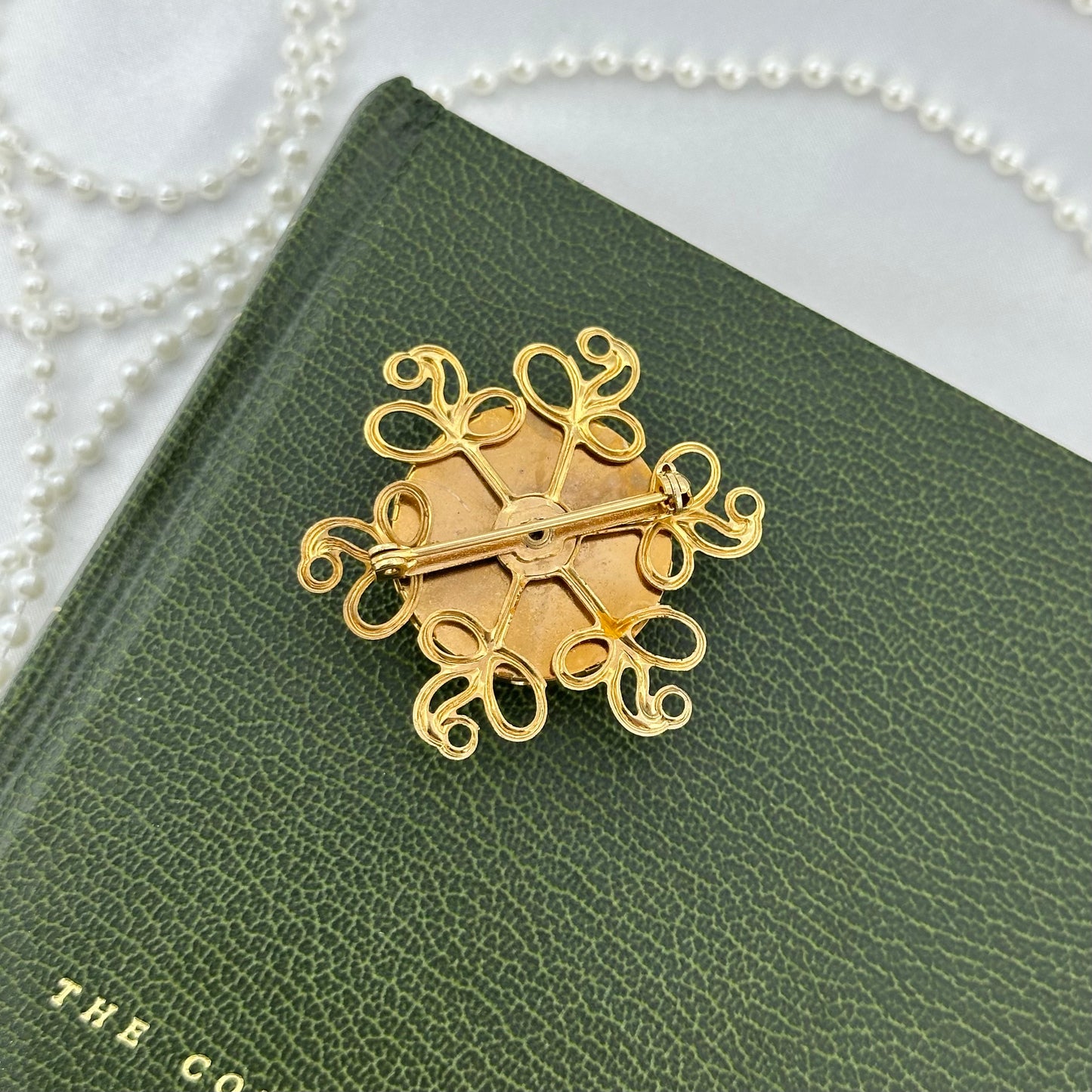 Vintage Gold Flower Filled Brooch