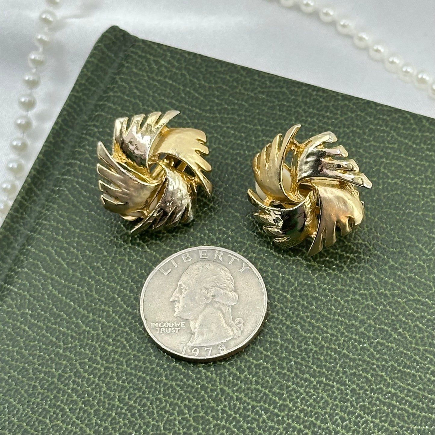 Chunky Gold Starburst Vintage Clip On Earrings