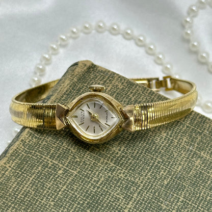 Dainty Vintage Gold Dulux 17 Rubis Wind Up Watch