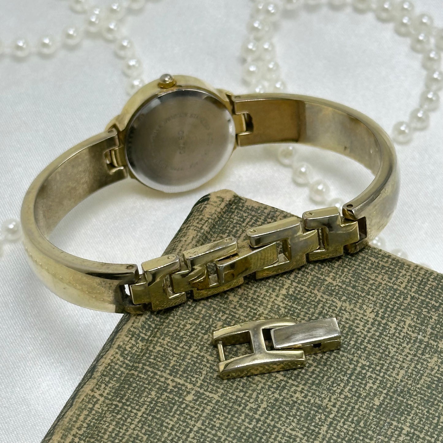 Gold Round Dial Vivani Watch