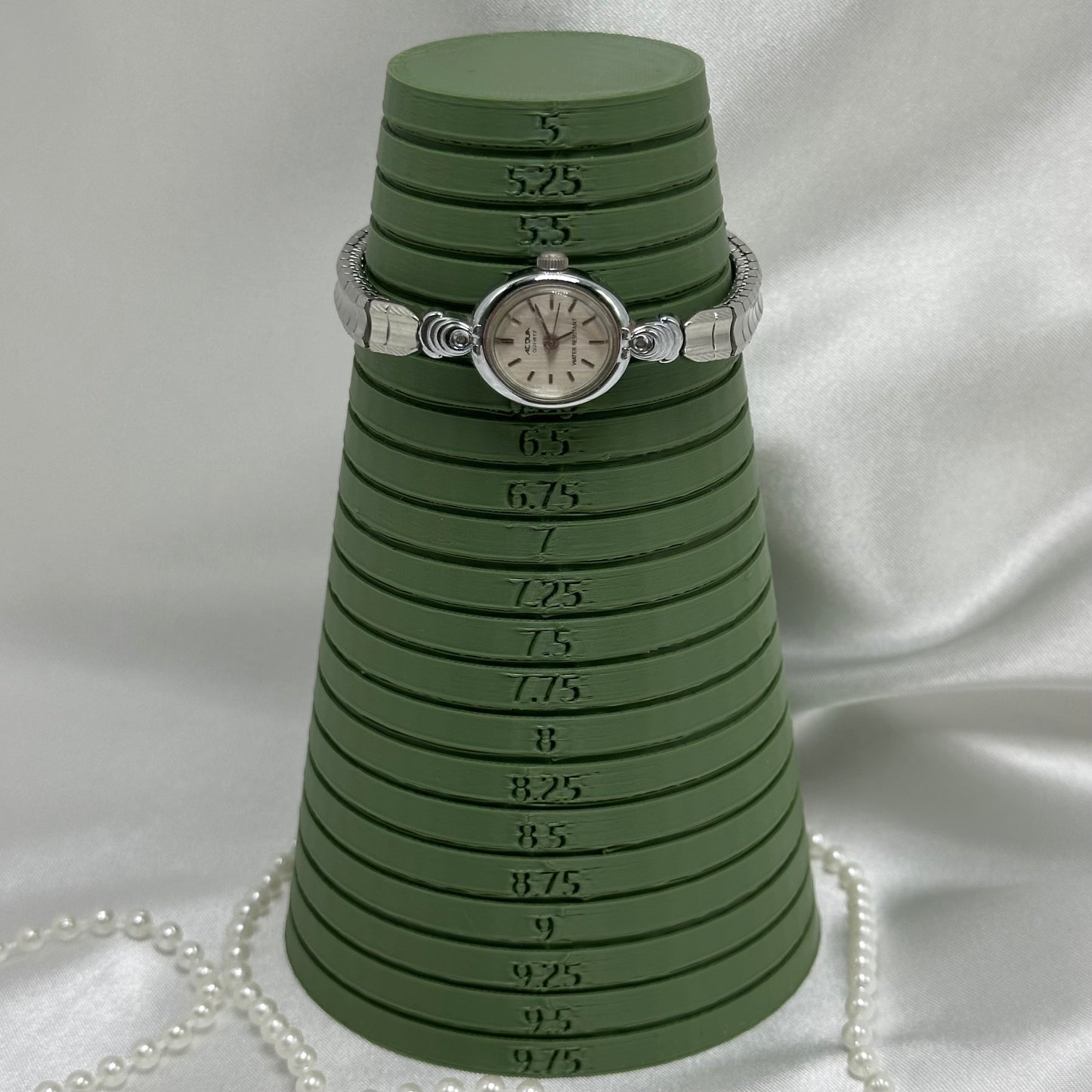 Classic Silver Round Dial Acqua Watch