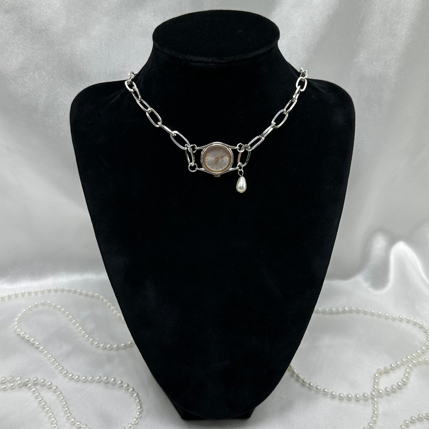 Chunky Chain Watch Choker with Pearl