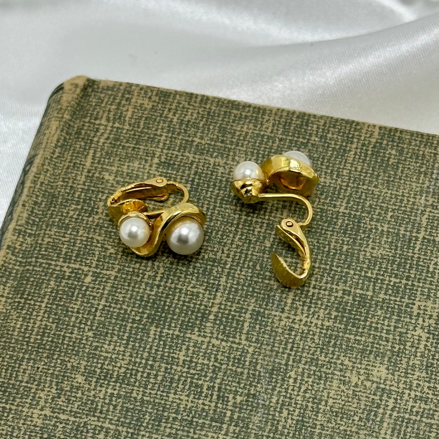 Vintage Clip On Pearl Earrings