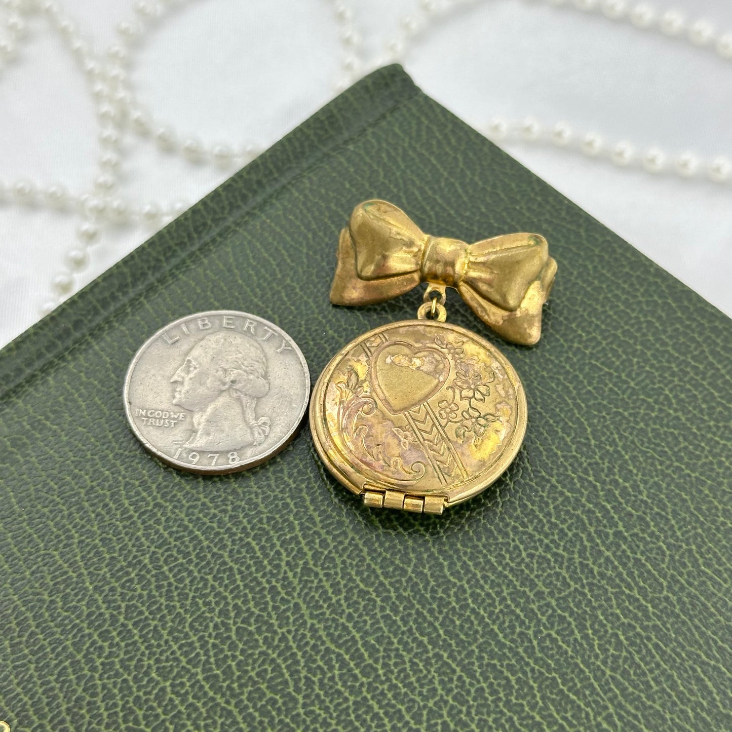 Vintage Gold Heart and Bow Round Locket Pin