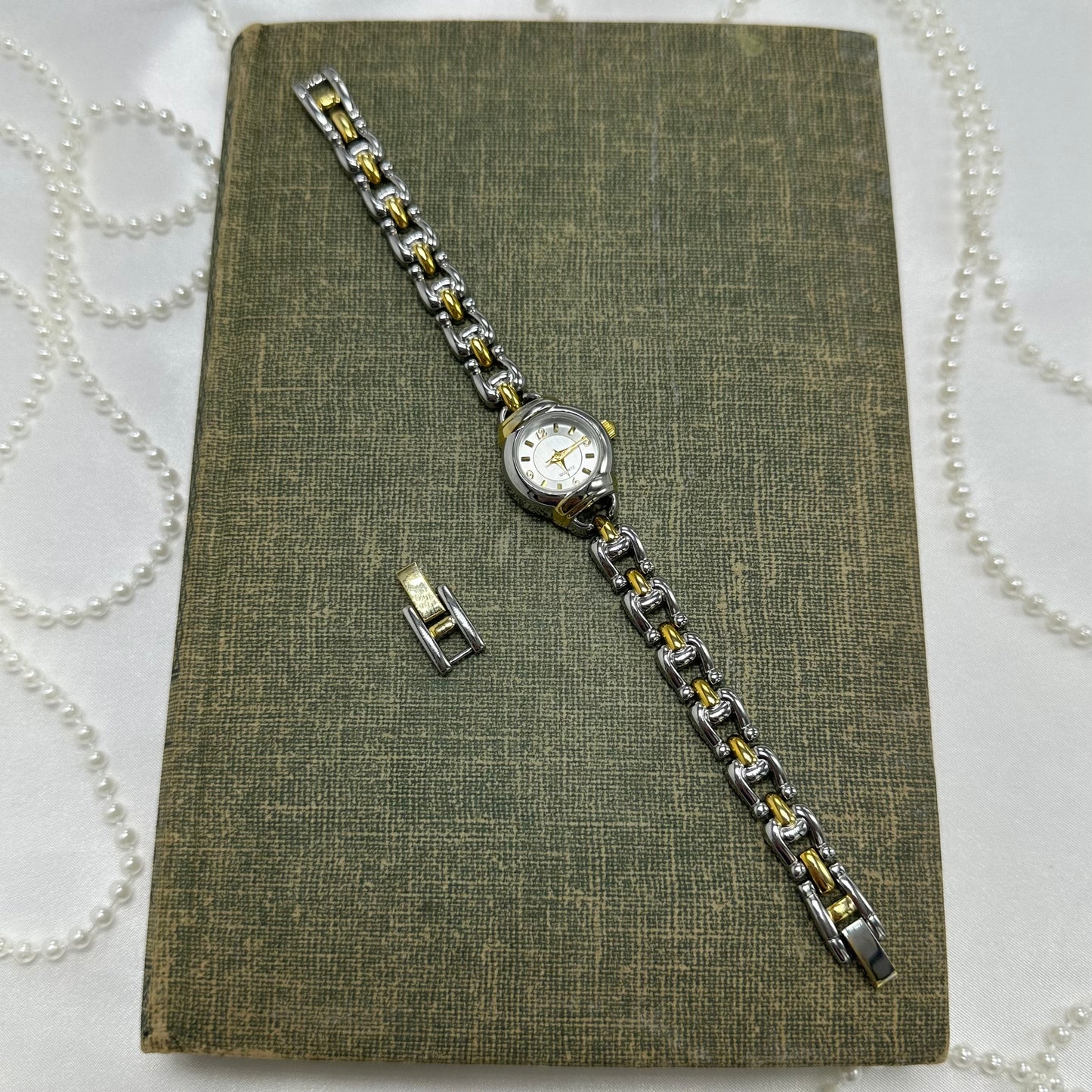 Two-Tone Round Dial Watch
